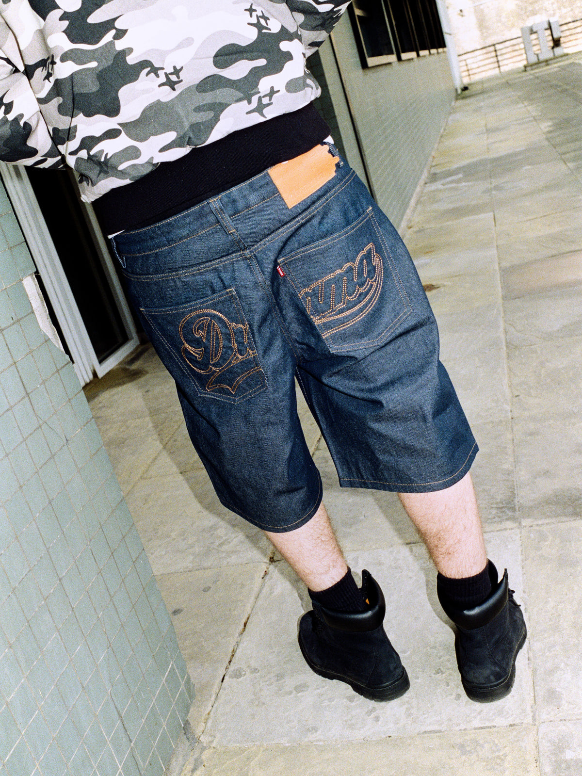 CHAIN STITCH SCRIPT JUMBO JORTS (RAW INDIGO) - New