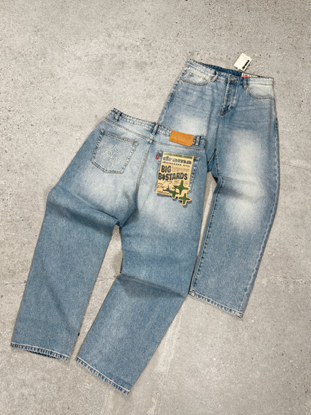 REGULAR DEGULAR LIGHT BLUE WASH DENIM (REGULAR FIT)