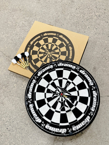 DRAMA STA DARTBOARD (+ 6 DARTS)